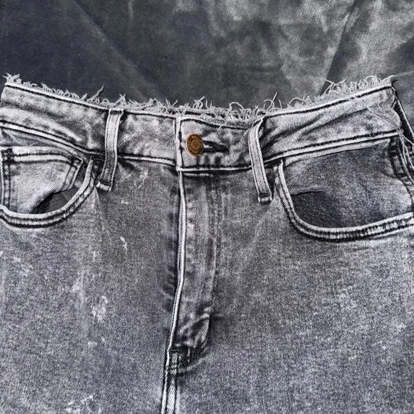 Women’s Hollister High Rise Mom Jeans - Picture 4 of 5